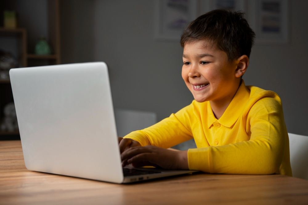 Laptop Yojana boy